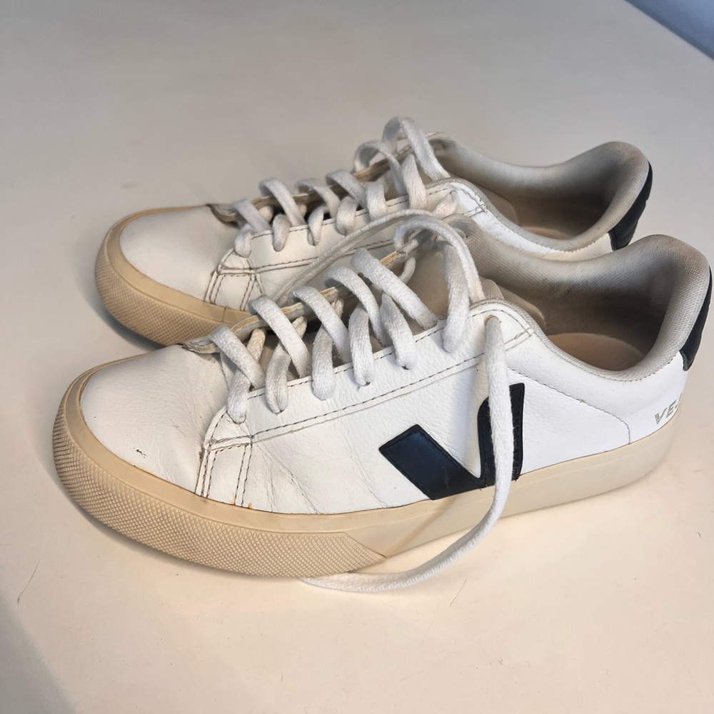 Veja Retro Low-Top Sneakers in White and Black size 7 - Picture 2 of 10
